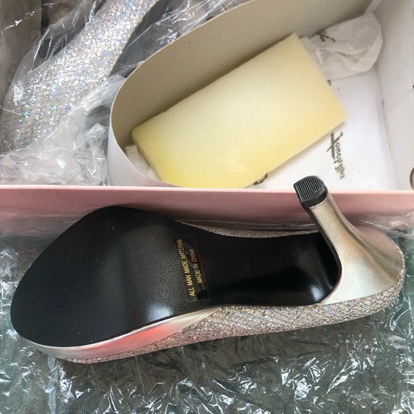 Touch ups Benjamin Walk silver 3 3/4 inch heels - Picture 4 of 8